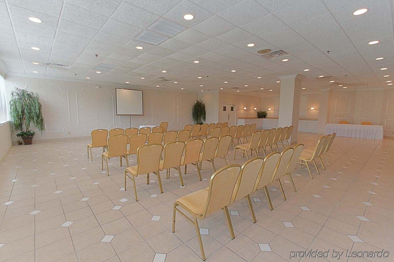 Doubletree By Hilton Clarksville Riverview Business photo